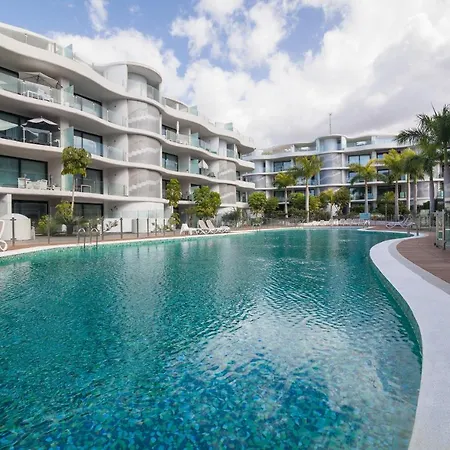 Luxury Avilla Olas - Swimming Pool 85m Long - Garage