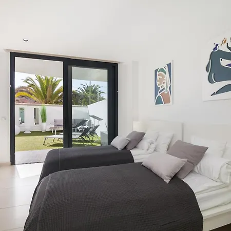 Luxury Avilla Olas - Swimming Pool 85m Long - Garage