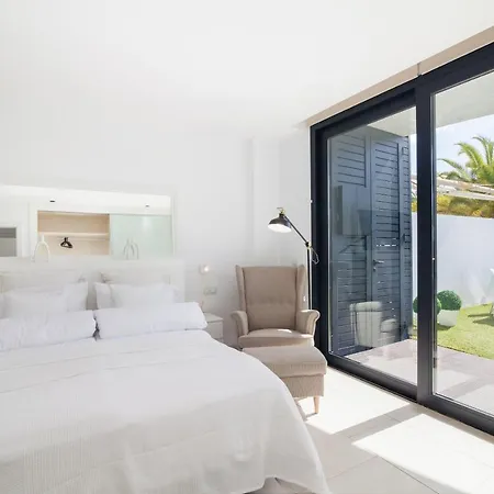 Luxury Avilla Olas - Swimming Pool 85m Long - Garage