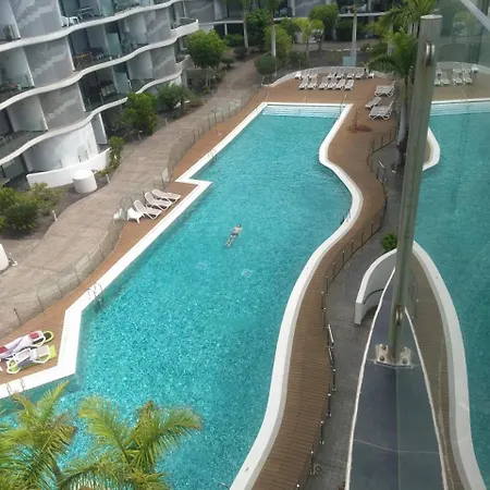 Luxury Avilla Olas - Swimming Pool 85m Long - Garage דירה *